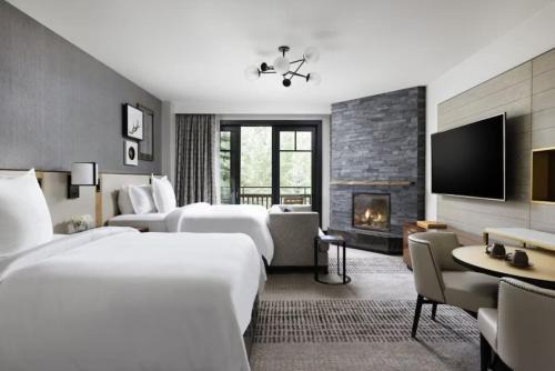 The Four Seasons, Vail - Hotel Room With Two Double Beds