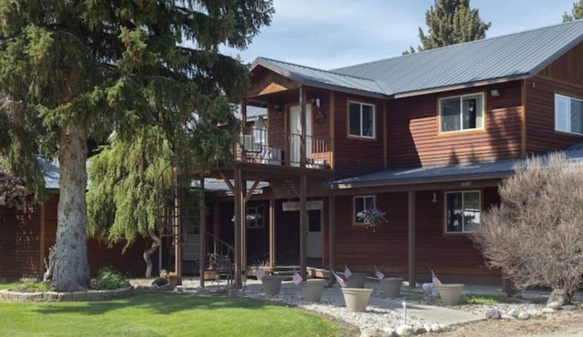 The Leaning Tree Lodge a Great Family or Group Retreat