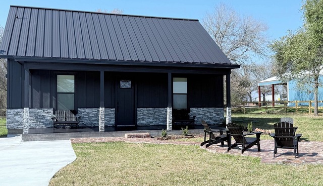 The MarCupial, Modern 2BR near Round Top, Lake Somerville & Aggie Game Day!