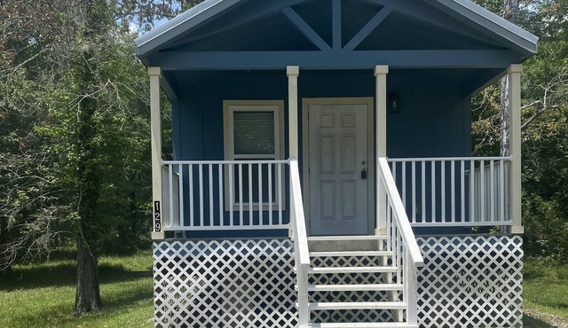 Tiny home with amenities!
