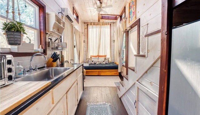 Tiny House On 5 Acres 20 min from Downtown Austin