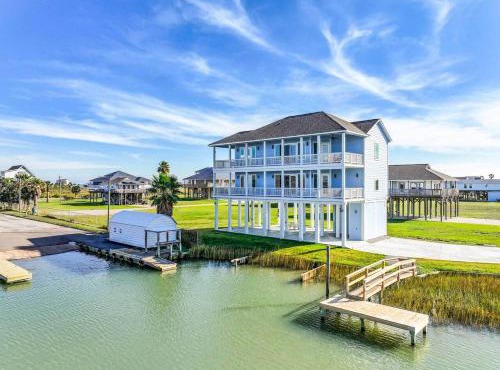 Treasure Island Beach Getaway-Ocean & Island Vibes