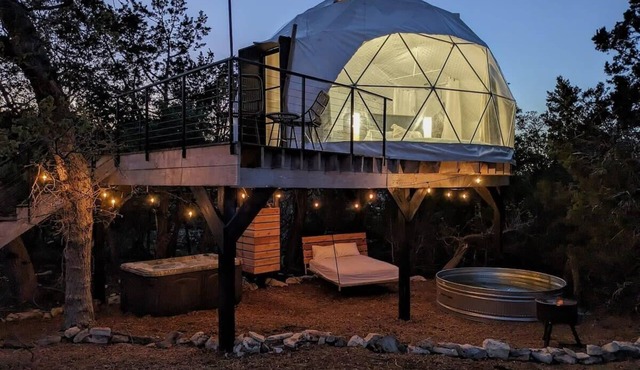 Treehouse! Serenity Dome With Private Hot Tub!
