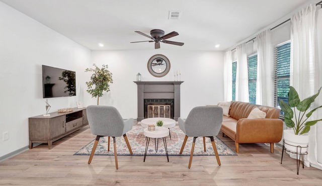 Treehouse style 2 Bed 2 Bath townhome w/EV Charger, Low Cleaning Fees