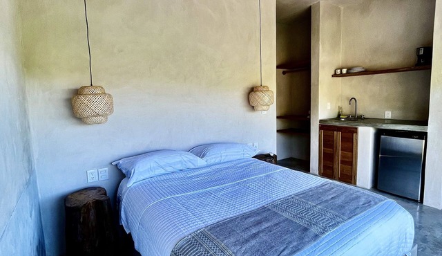 Turquoise Suite: Serene Queen Comfort with Ocean Views at La Joya