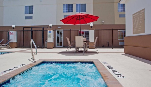 Two Family Unit, Kitchen, Pool, Hot Tub