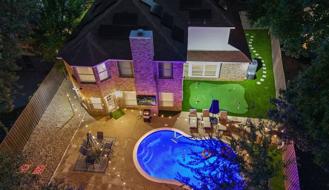 Two Kings, Heated Pool, Whirlpool Jet Bathtub &BBQ