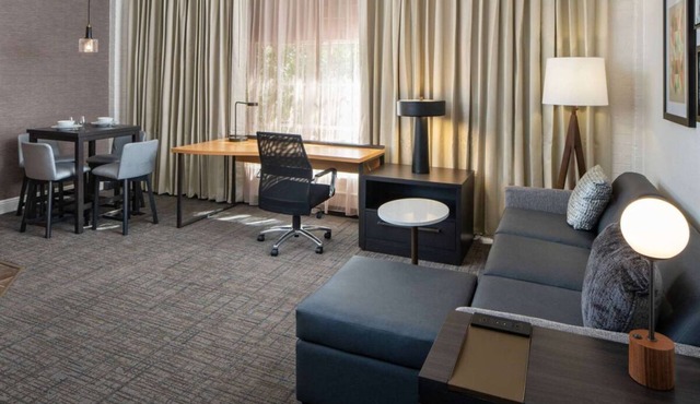 TWO Pet-friendly Suites with Free Breakfast, Near New Orleans Jazz Museum!