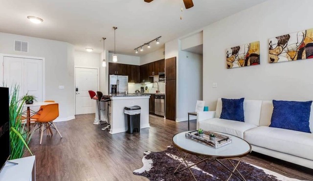 TWO Stylish SoCo CozySuites w/ 2 Pools!