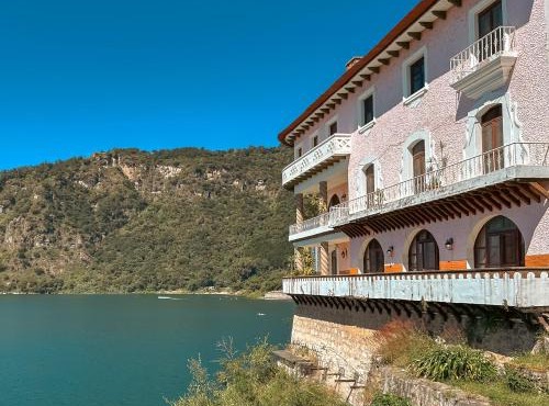 Tzanjuyú Historic - Lakefront Hotel