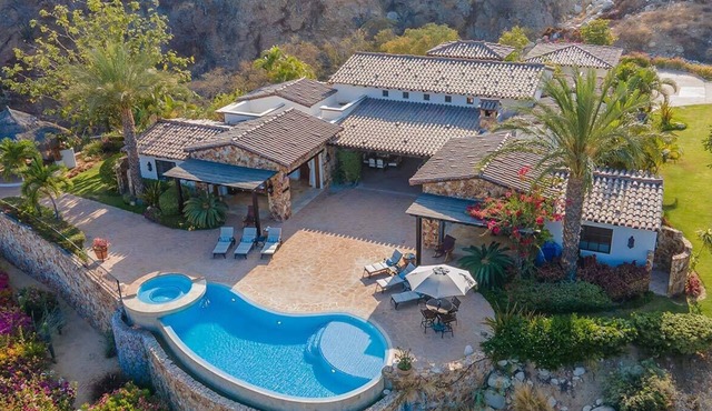 Ultra Private Villa w/Open Floor Plan, Premium Bedding, & Big Ocean View. Daily Butler Included