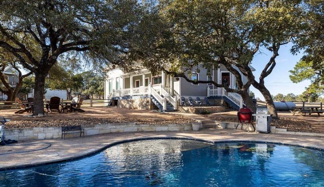 Unique Victorian Estate | Pets Welcome | Pool | BBQ | Picnic | Privacy