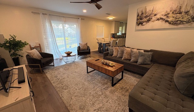 Updated Westbury Getaway Gem - 3 bedroom oasis