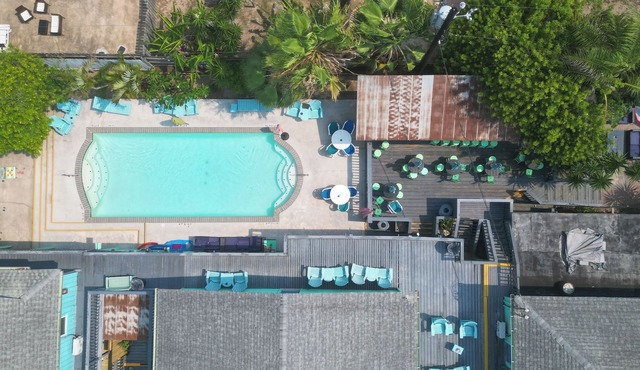 Upper Deck Hotel and Bar - Adults Only