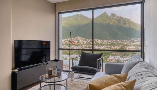 Upscale 1BR Oasis: A/C, Pool & In-Unit Laundry