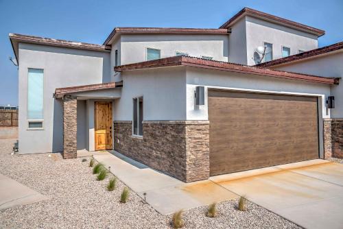 Upscale Moab Home w/Red Rock Views & Hot Tub