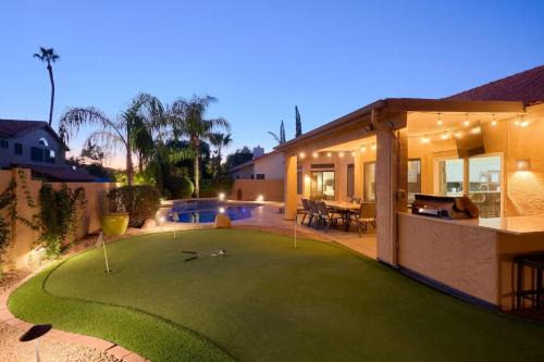 Valletta-Sparkling Pool-Game Room-Putting Green