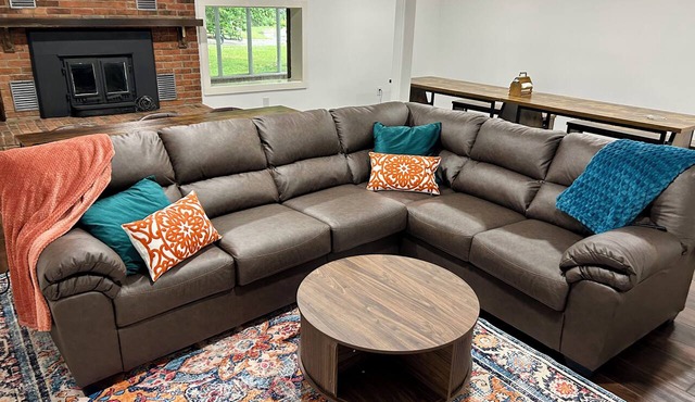 Versailles Riverfront Retreat: Fully Renovated Home with Stunning River Views in Versailles