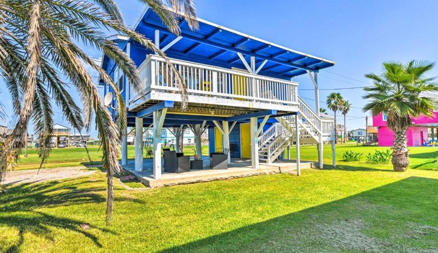 Vibrant Freeport Home with Patio, Walk to Beaches
