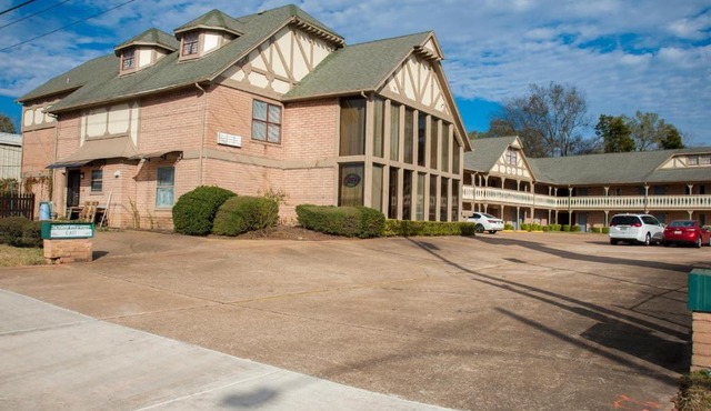 Victorian Inn & Suites