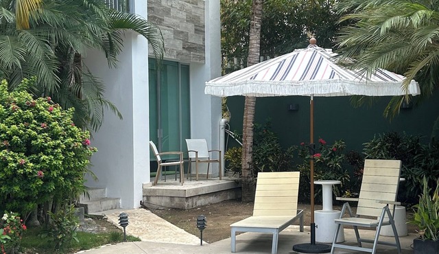Villa Cinco Acapulco Diamante a few steps away from the sea to see the best sunset in the world
