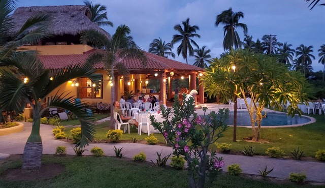 VILLA DE LOS MANGOS @ WORLD CLASS SURF BREAK PLAYA LA SALADITA
