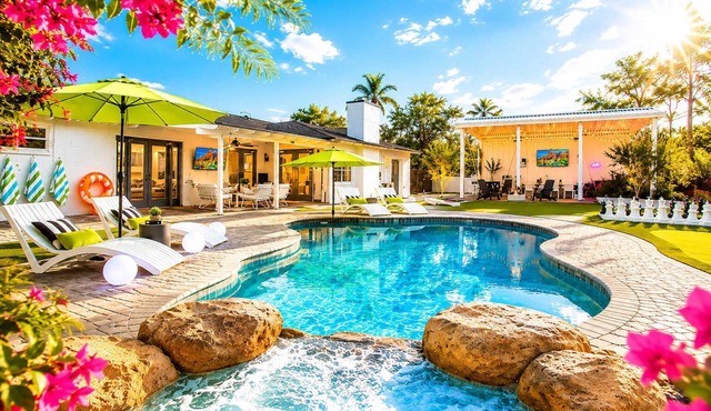 Villa w/heated pool & spa