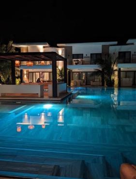 Villas LM Monterrico H8 con salida a piscina