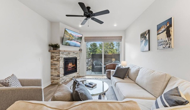 Walk to Lake Dillon & Amphitheater - Heated Garage & Elevator - Sleeps 6