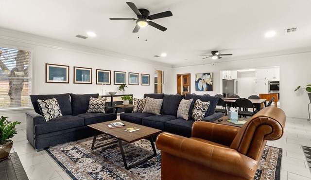 Walk to The Square | Grand Historic Manor Spacious 5 Bedroom 5 Bath | Near TXST, UFCU Stadium, River