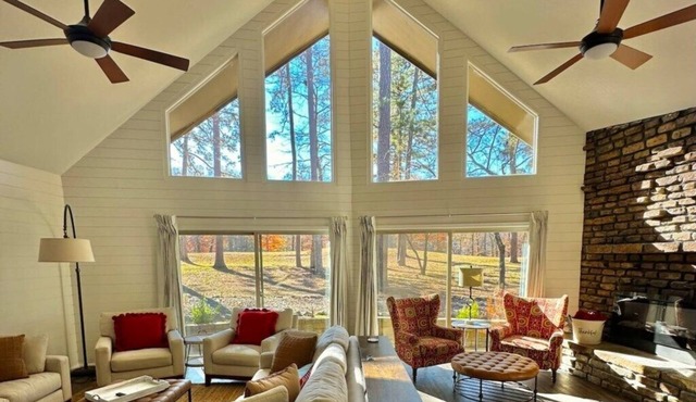 Warm and Inviting Home on the Golf Course!