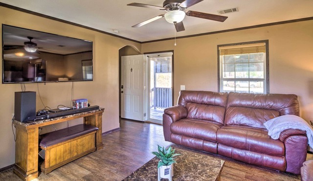 Warm + Inviting Denham Springs Home w/ Deck!