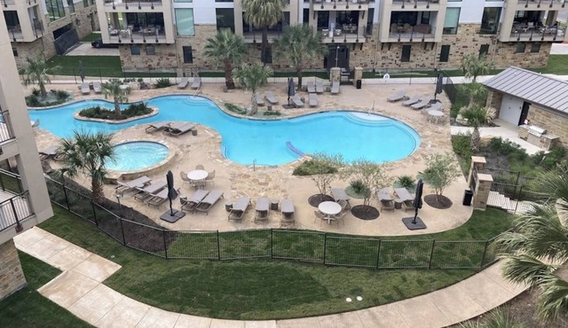 Water-view condo with balcony, smart TVs, Washer/Dryer and Pool
