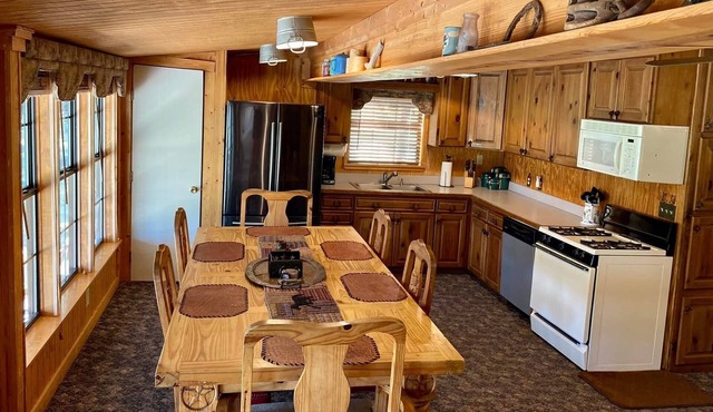 Waterfront Cabin on Lake Fork with boathouse and boat ramp available for use