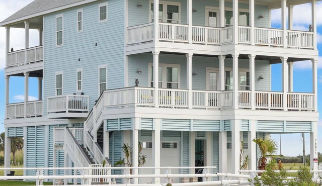 Waterfront, Family Bay and Beach House, Four Balconies with spectacular views.