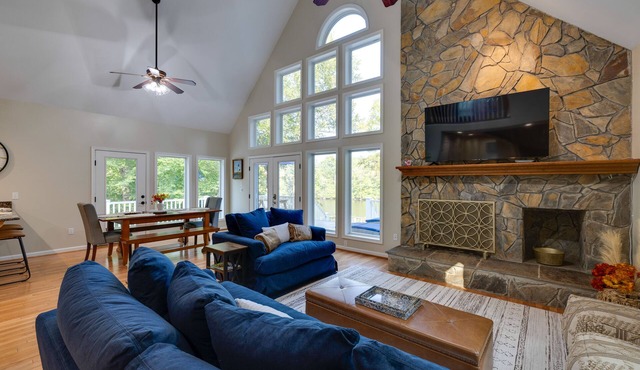 Waterfront Hartfield Vacation Rental w/Dock! in Hartfield