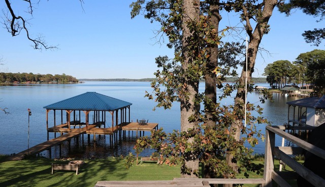 Waterfront Home! Relax & Enjoy the Serenity of Lake Palestine.