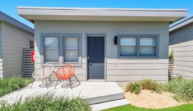 Waterfront suite and more in a Boutique Hotel, Heart of Hampton Bays,. in Hampton Bays