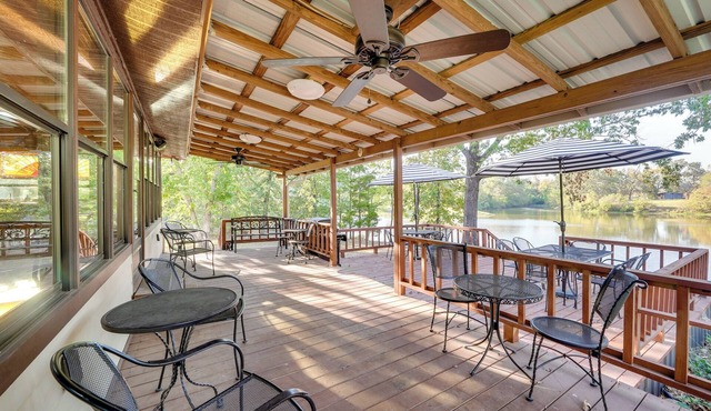 Waterfront Texarkana Cabin: Tranquil Acreage