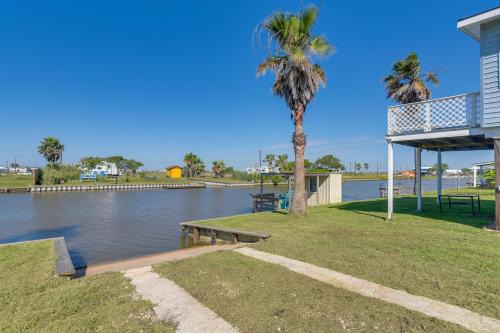 Waterfront Texas Abode w/Boat Ramp, Pets Welcome