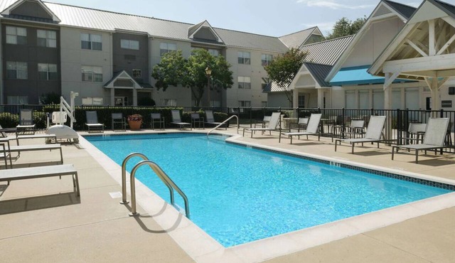 Waterfront Suite | 1 Queen Bed | Free Breakfast | Near San Francisco Airport