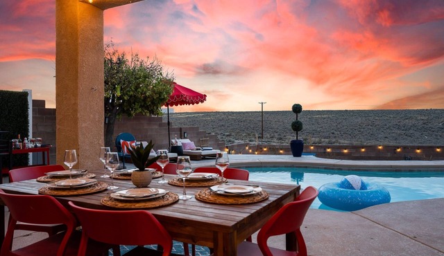 Watermelon Sunsets - Sleeps 10, Heated Pool & Spa