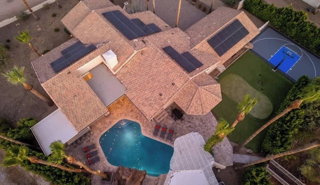 WaterSlideResort+Volleyball+Casita+Spa+Playset