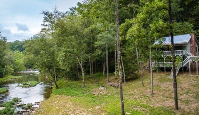 Welcome to a Perfectly Remote Secluded Creekside Cabin w/walk in creek access in Talking Rock