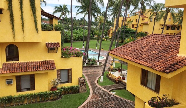 Welcome to luxury department 100% equipped in Club Santiago Manzanillo. 3 rooms.