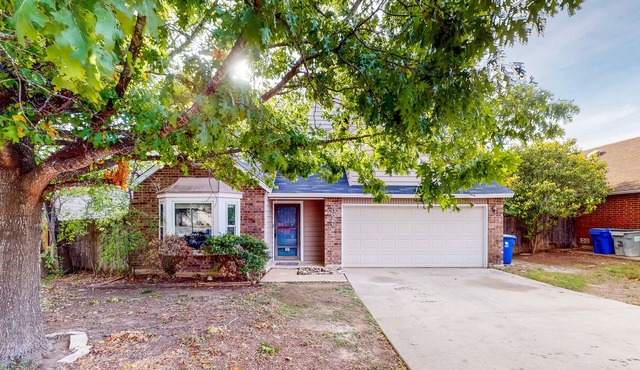 Welcoming Home with Big Fenced Yard & Alfresco Dining - Updated Kitchen, WiFi