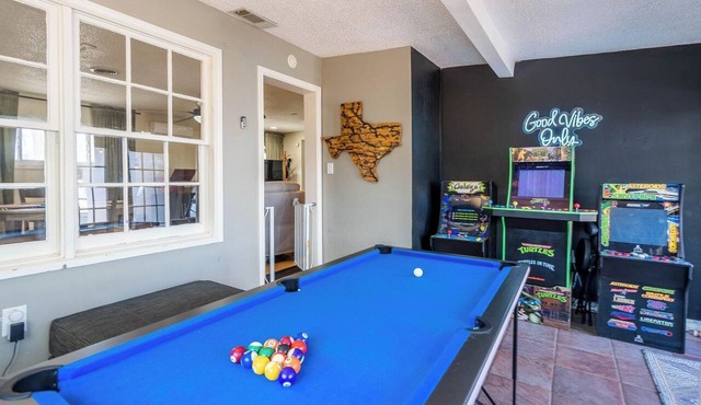 West Texas Manor - Fast Wi-Fi + Game Room by LCH