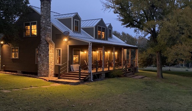 Whippoorwill Haus is 2.8 miles from Round Top Square!