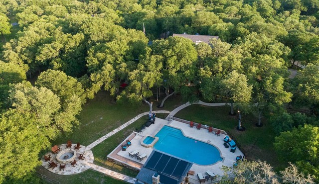 Whispering Oaks Main House: Pool/Hot Tub/Fire Pit/10 Acres