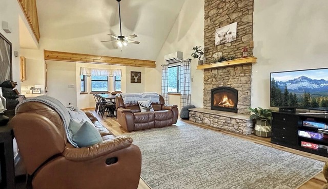 Wild Aspen Ridge | Space to Gather, Room to Unwind